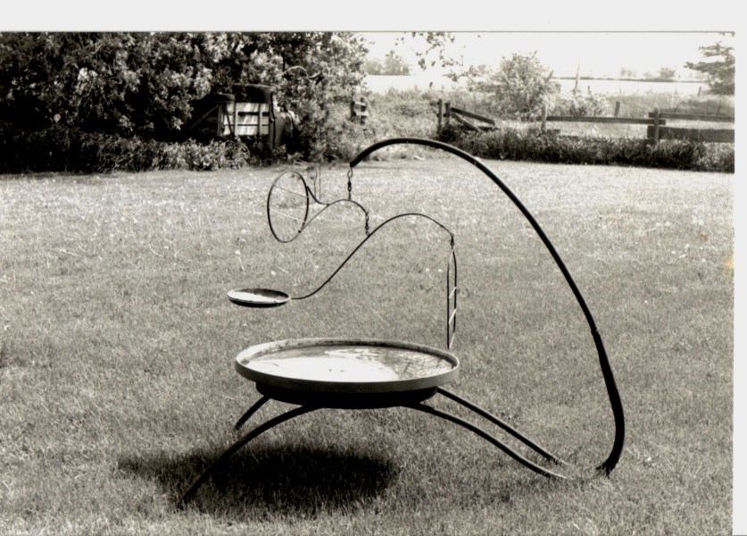 Bird bath: welded and painted Bird bath: welded and painted